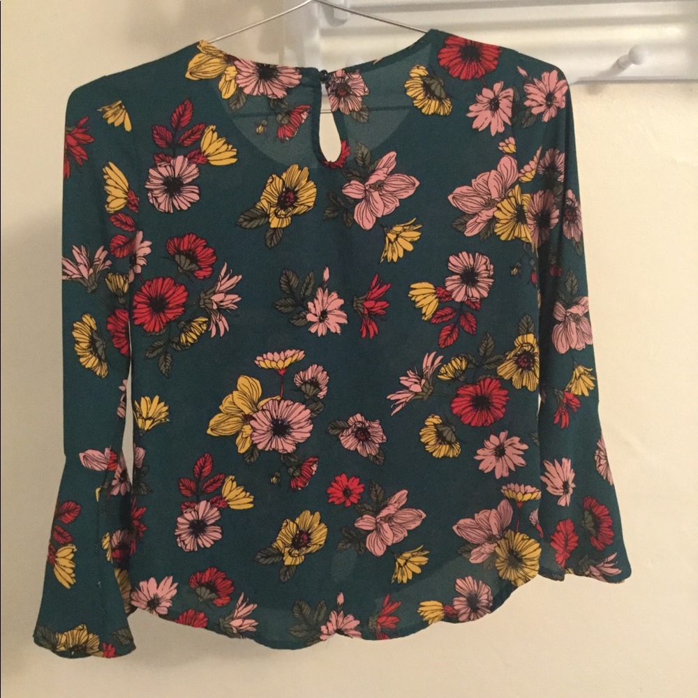 FLORAL TOP - Picture 2 of 4